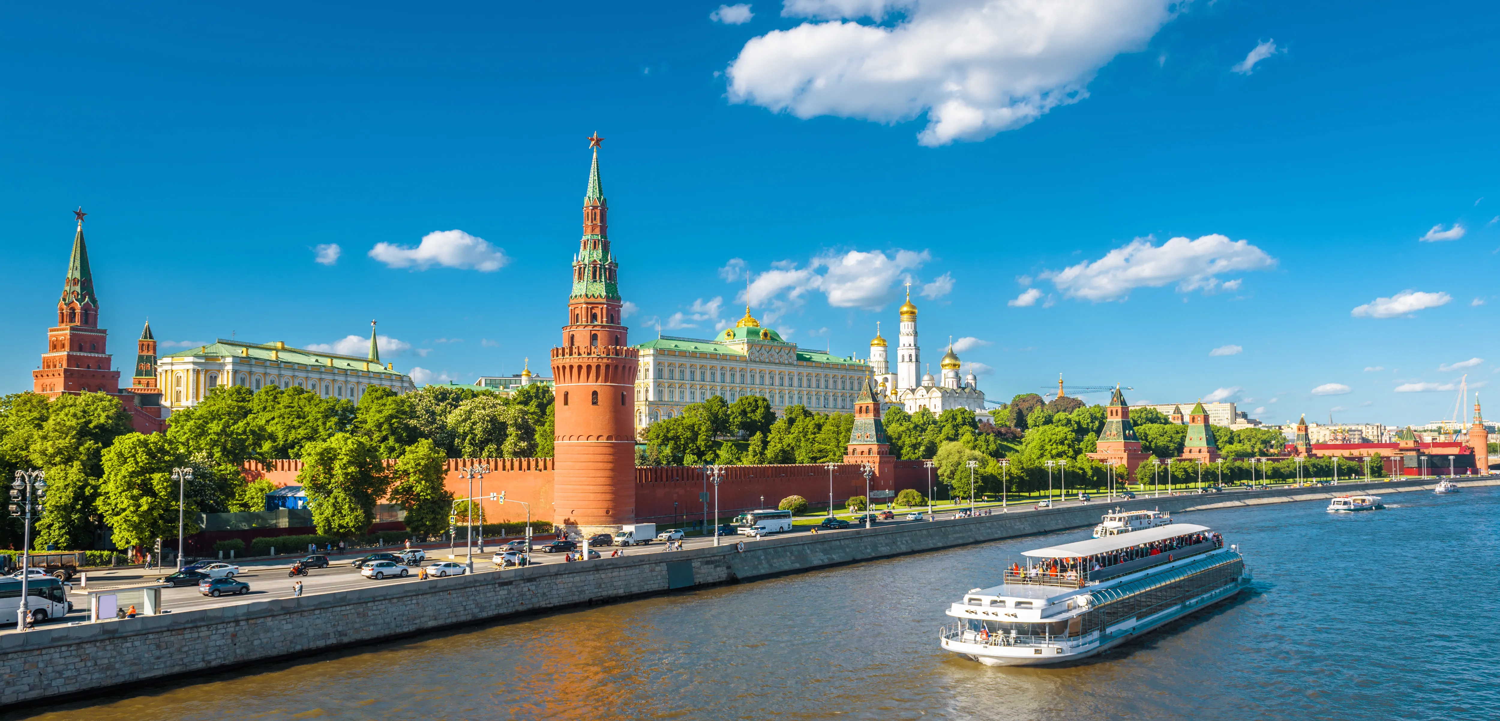 Between the Two Capitals: Must-See Stops on the Road from Moscow to St. Petersburg