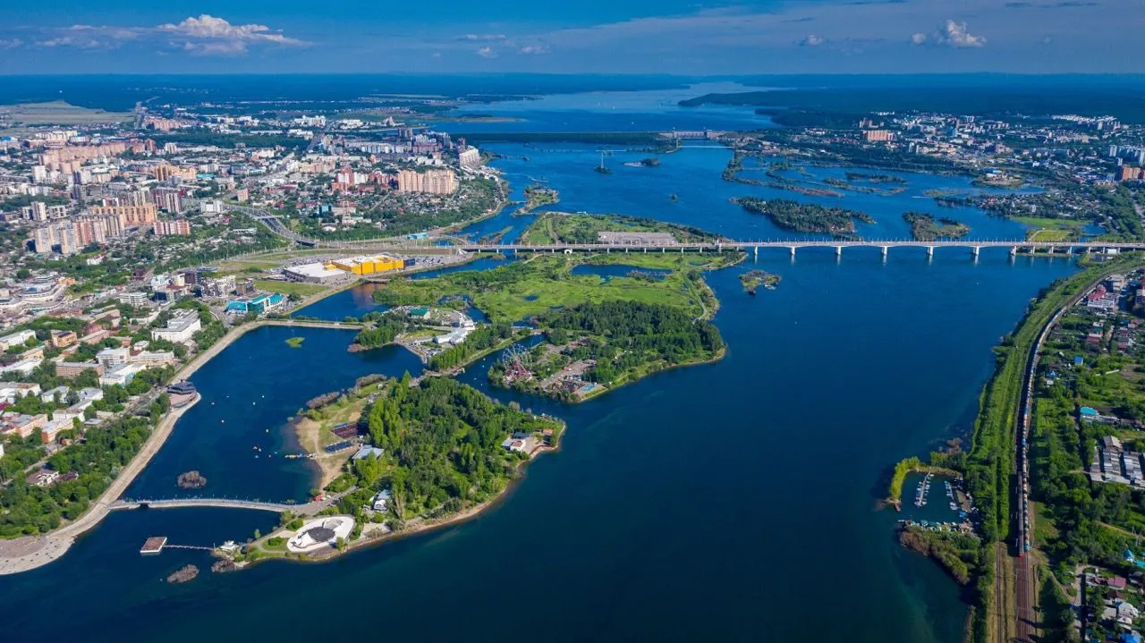 Yunost and Konny Islands